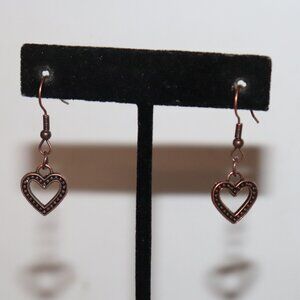 Beautiful copper heart dangle earrings 1 3/8"